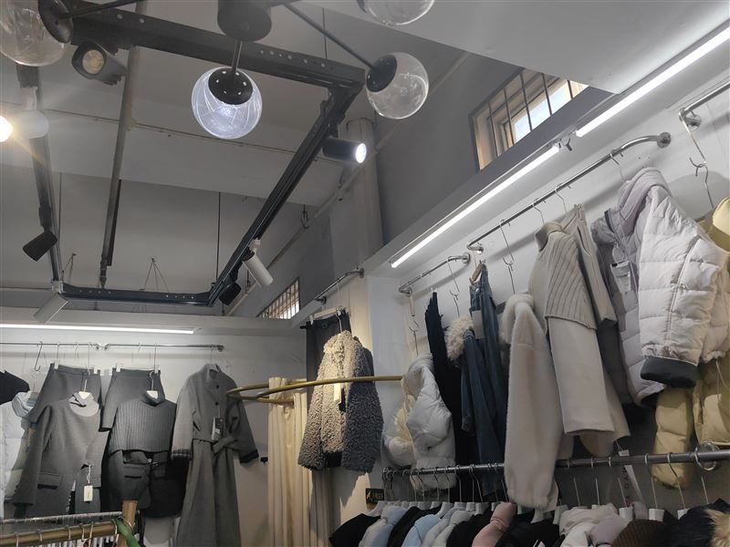 百花商场女装转让-急转- 无转让费